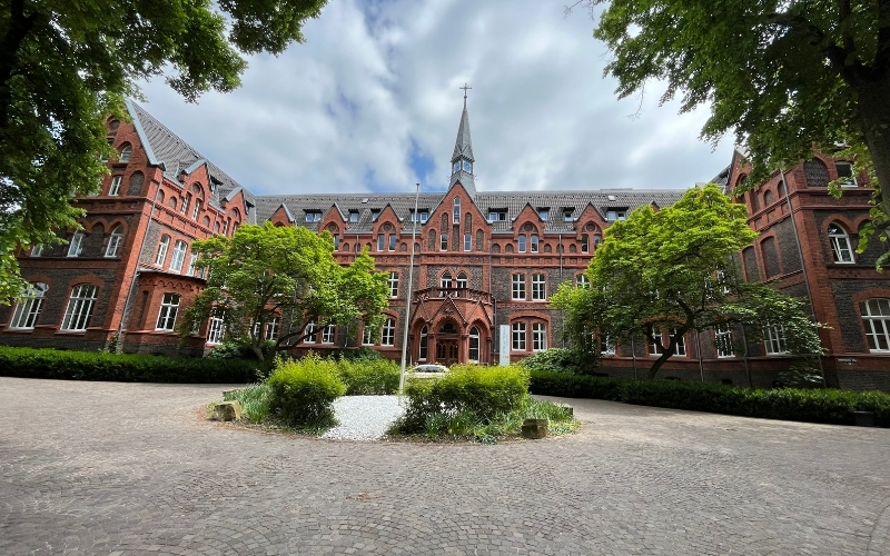 Das Hauptgebäude der großen Kaiserswerther Diakonie