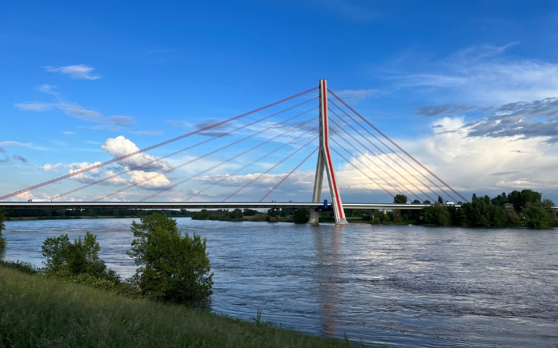 Die Fleher Brücke und der Rhein