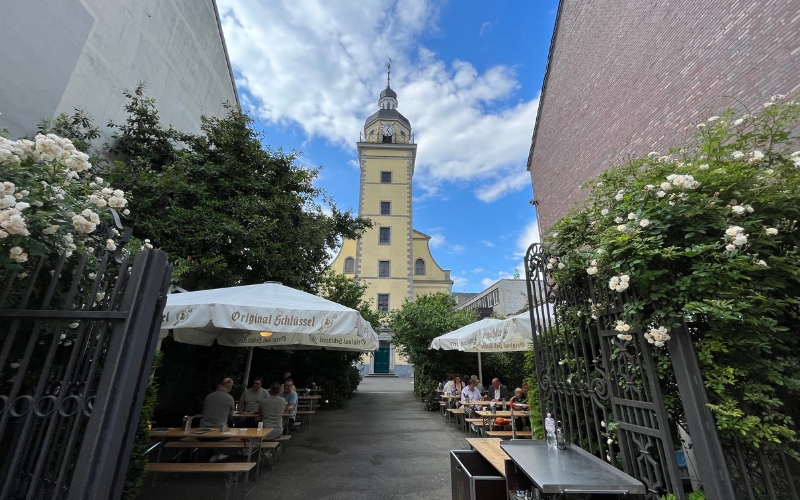 Blick auf die Neanderkirche von außen