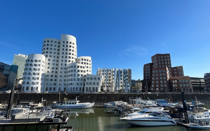 Der Neue Zollhof (Gehry Bauten) ist eines der Highlights im Medienhafen 