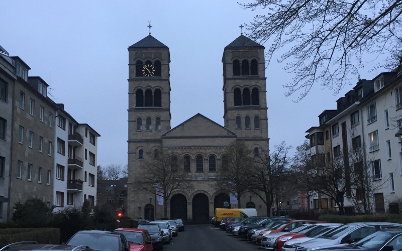 Blick auf die St. Paulus Kirche in Düsseltal