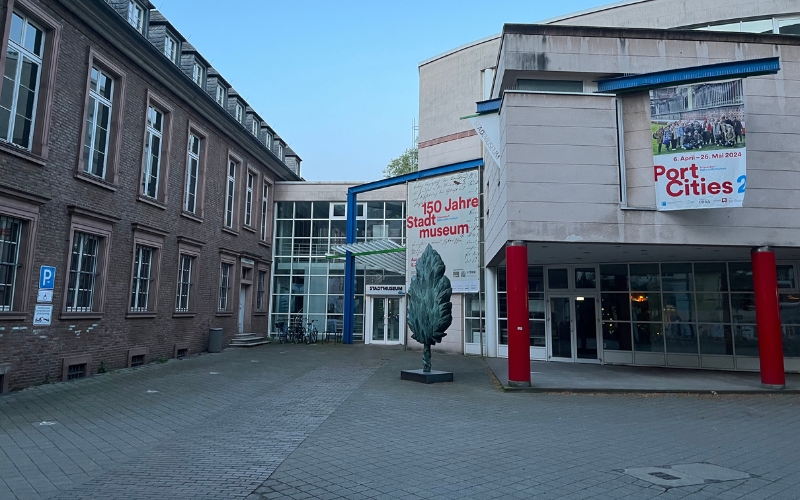 Der Eingang vom Stadtmuseum Düsseldorf