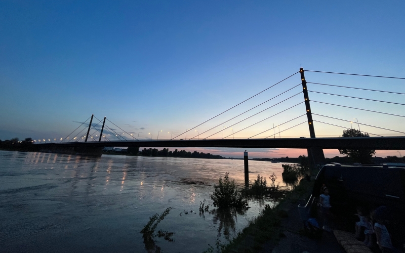 Sonnenuntergang bei der Theodor-Heuss-Brücke