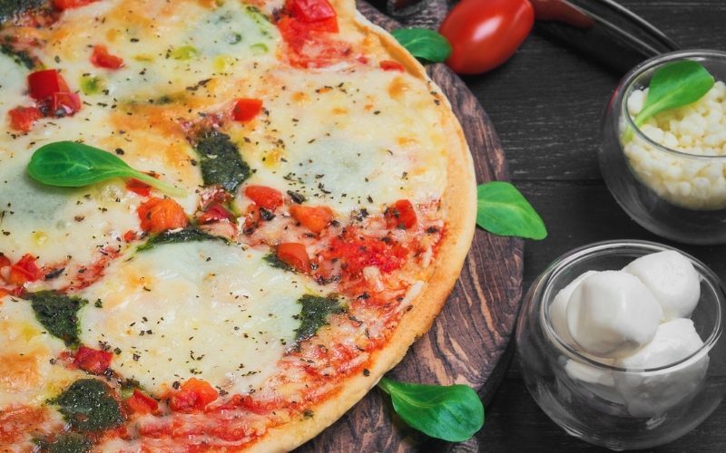 Echte italienische Pizza mit Mozzarella