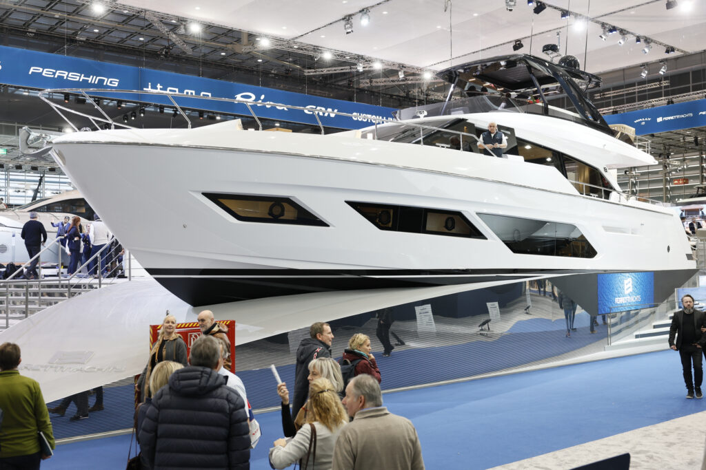 Exklusive Super Yachten auf der boot 